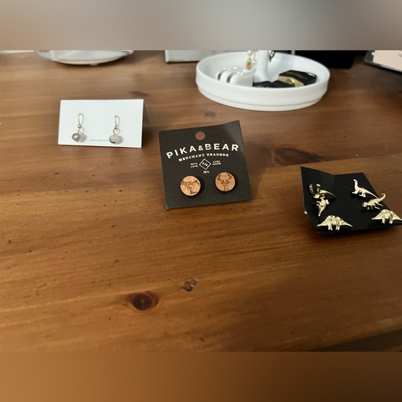 Assorted earrings - Picture 1 of 4